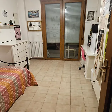 Quarto em Acomodações Particulares Stanza In Privato Zona San Vitale