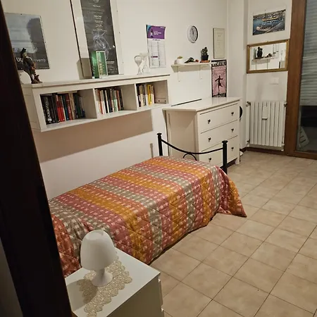 Stanza In Privato Zona San Vitale Δωμάτια σε οικογενειακή κατοικία *